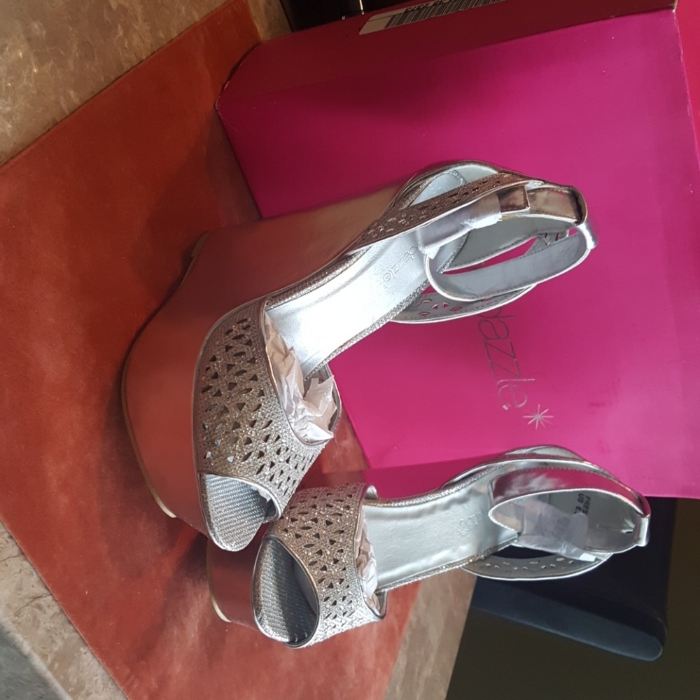 PRESTA Sliver/Glitter Dress Shoes, Size 6.5